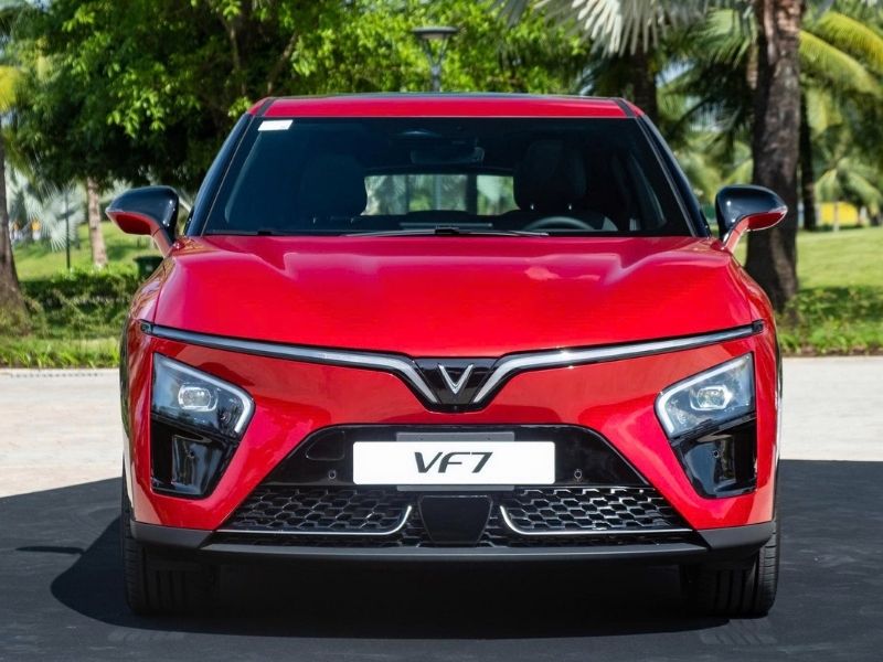 VF 7 màu đỏ bắt mắt